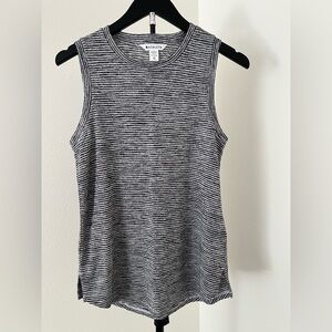 🧘‍♀️ Athleta Sleeveless Black & White Micro Stripe Tank Top – Women’s XS